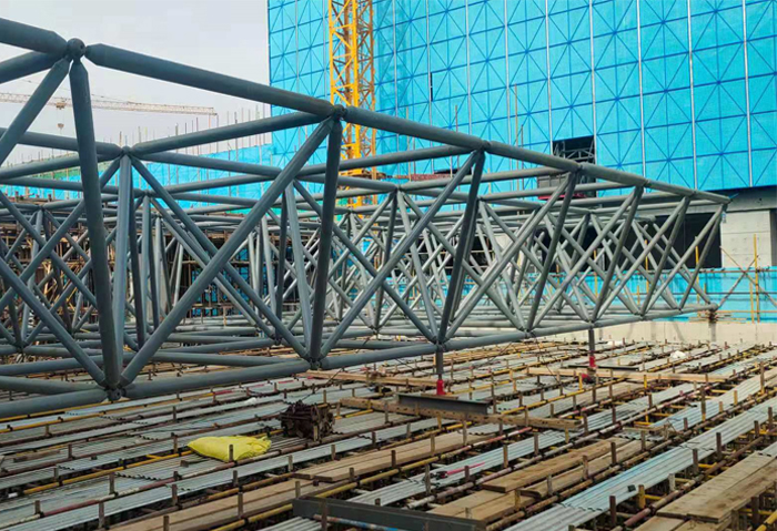 同江济南高铁东总部基地2号楼网架